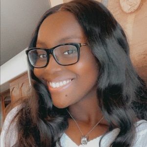 Meet your Posher, Alexis